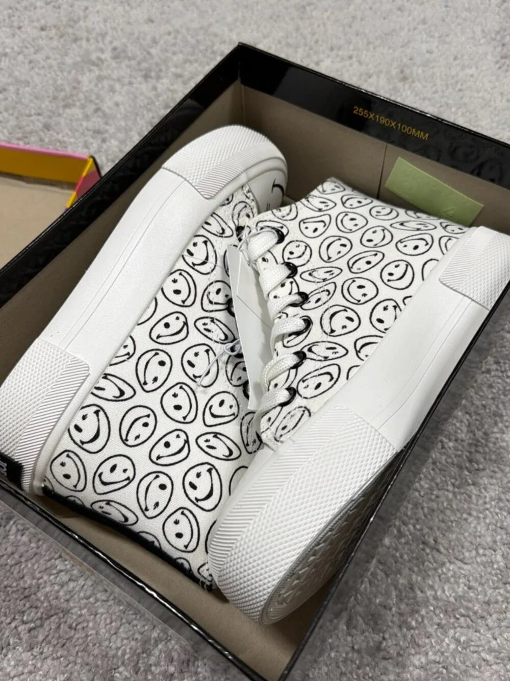 Joe Boxer Smiley Face Kid's Size 1 High Top Canvas Sneakers White